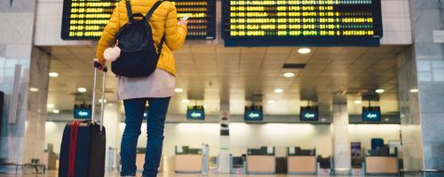 Odszkodowanie za opóźniony lub odwołany lot – kiedy Ci przysługuje?