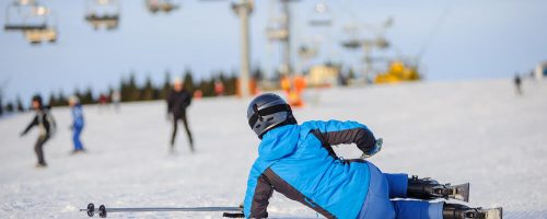 Najczęściej spotykane wypadki na nartach! Co uwzględnić w ubezpieczeniu?