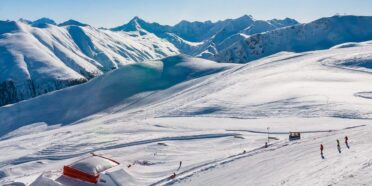 Piękny widok ośnieżonych gór Livigno