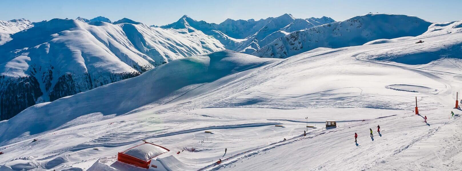 Piękny widok ośnieżonych gór Livigno
