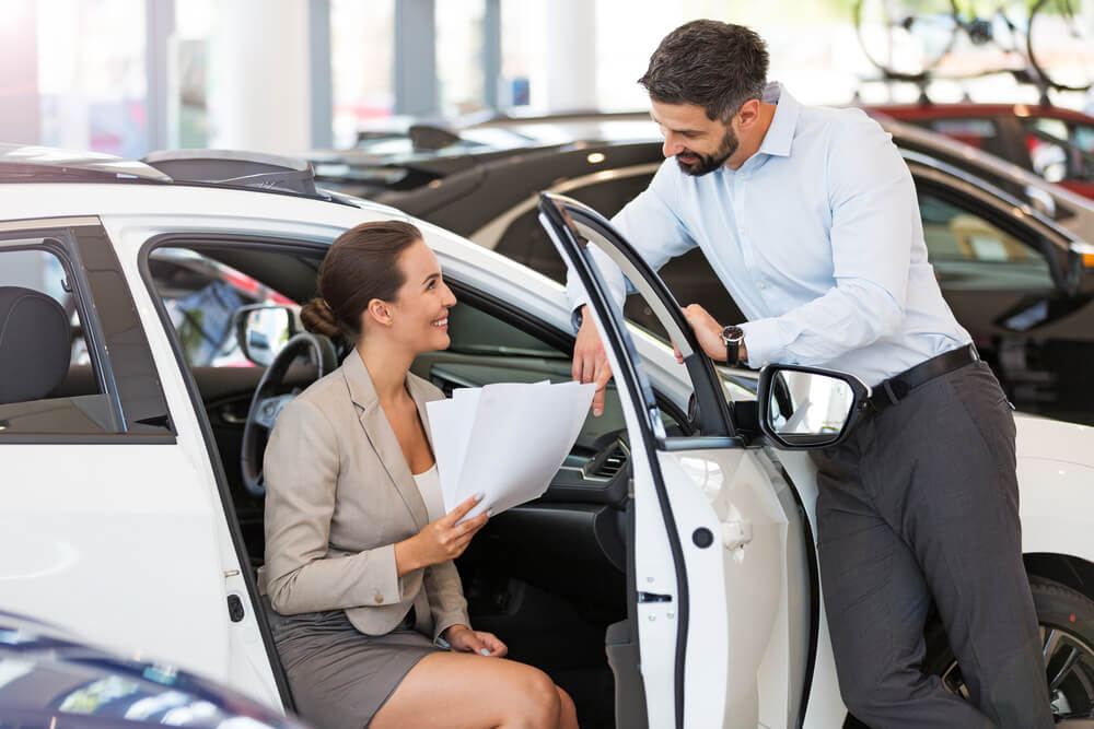Ubezpieczenie samochodu w leasingu wymaga wykupienia OC i AC