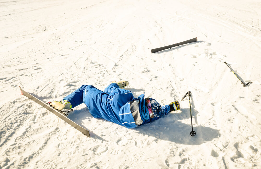 Wypadek na nartach – co robić?