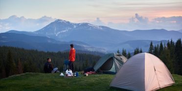 Co wziąć ze sobą pod namiot lub na biwak?