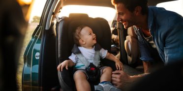 Fotelik samochodowy – przepisy dotyczące mocowania