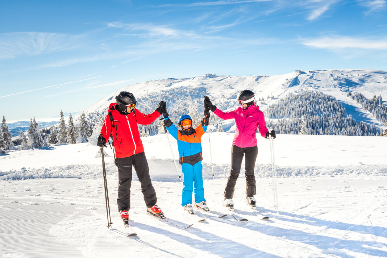 Pierwszy wyjazd na narty – gdzie się wybrać?