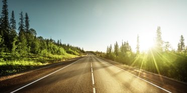 Uszkodzenie pojazdu przez zły stan nawierzchni – czy przysługuje Ci wypłata ubezpieczenia?