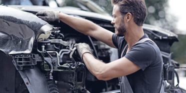 Kupiłeś używane auto? Dowiedz się, jakie części powinieneś wymienić!