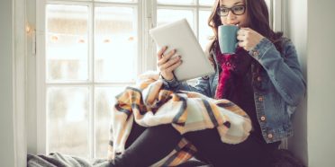 Młoda kobieta w domu