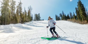 Narty w sezonie 2020/2021 – na co zwrócić uwagę wybierając polisę ubezpieczeniową?