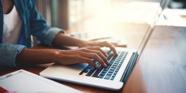 „Zwrot” ubezpieczenia kupionego online – czy to w ogóle możliwe?