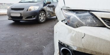 jazda samochodem służbowym a stłuczka