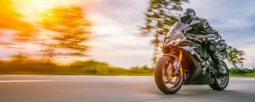 Co powinna uwzględniać umowa kupna sprzedaży motocykla?