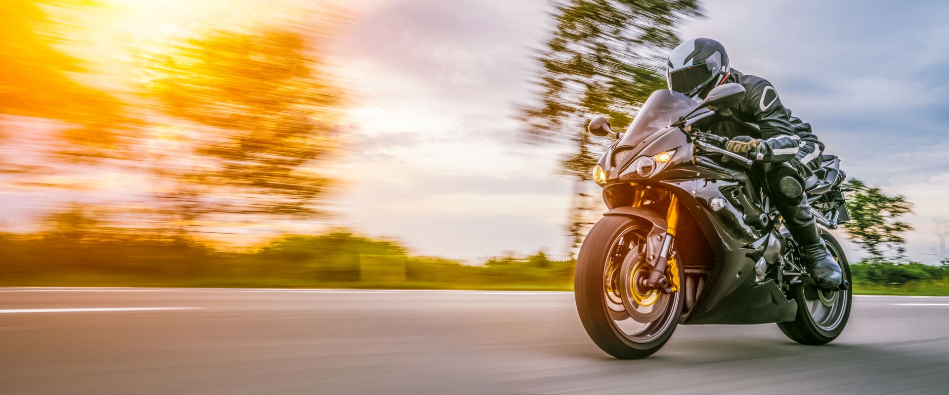 Co powinna uwzględniać umowa kupna sprzedaży motocykla?